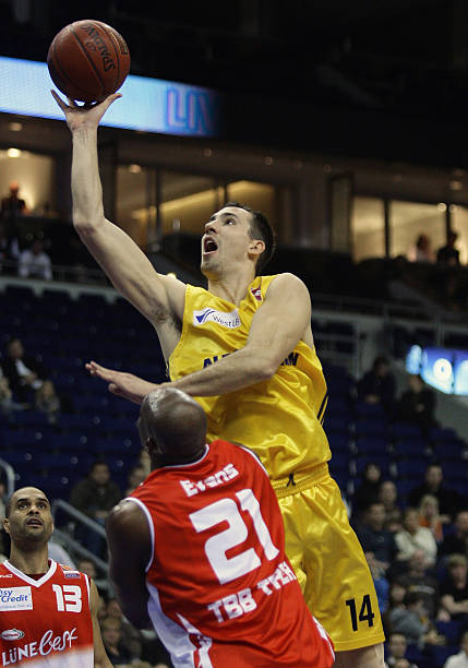 质让他在关 质让他在关