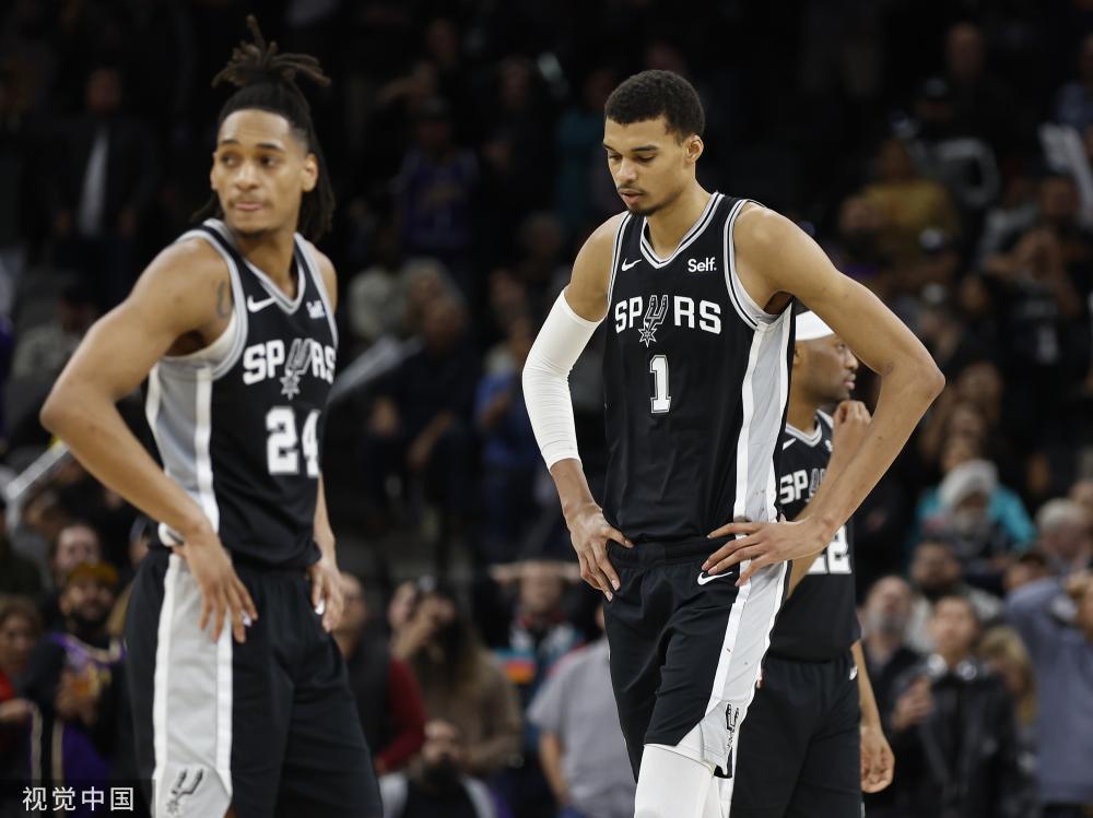 中国男篮定妆照出炉！胡金秋领衔 胡明轩徐杰在列