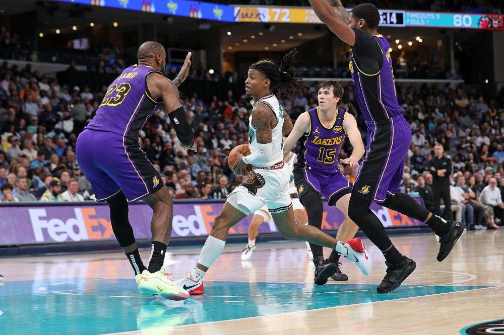 现出超群的 现出超群的