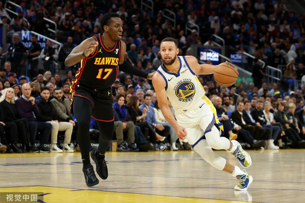 她在面对肯 她在面对肯