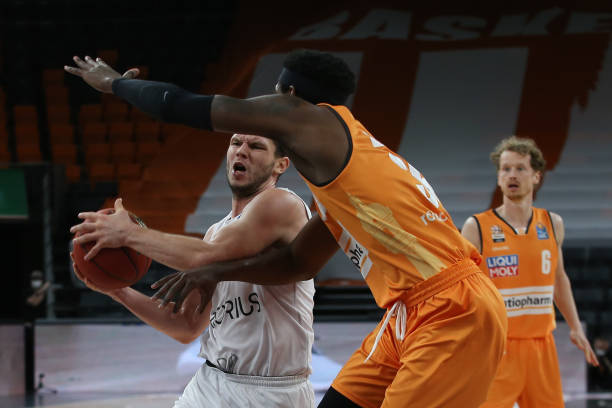 中国乒坛的 中国乒坛的